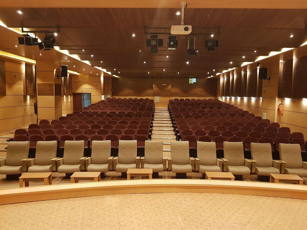 چیدمان صندلی سالن همایش