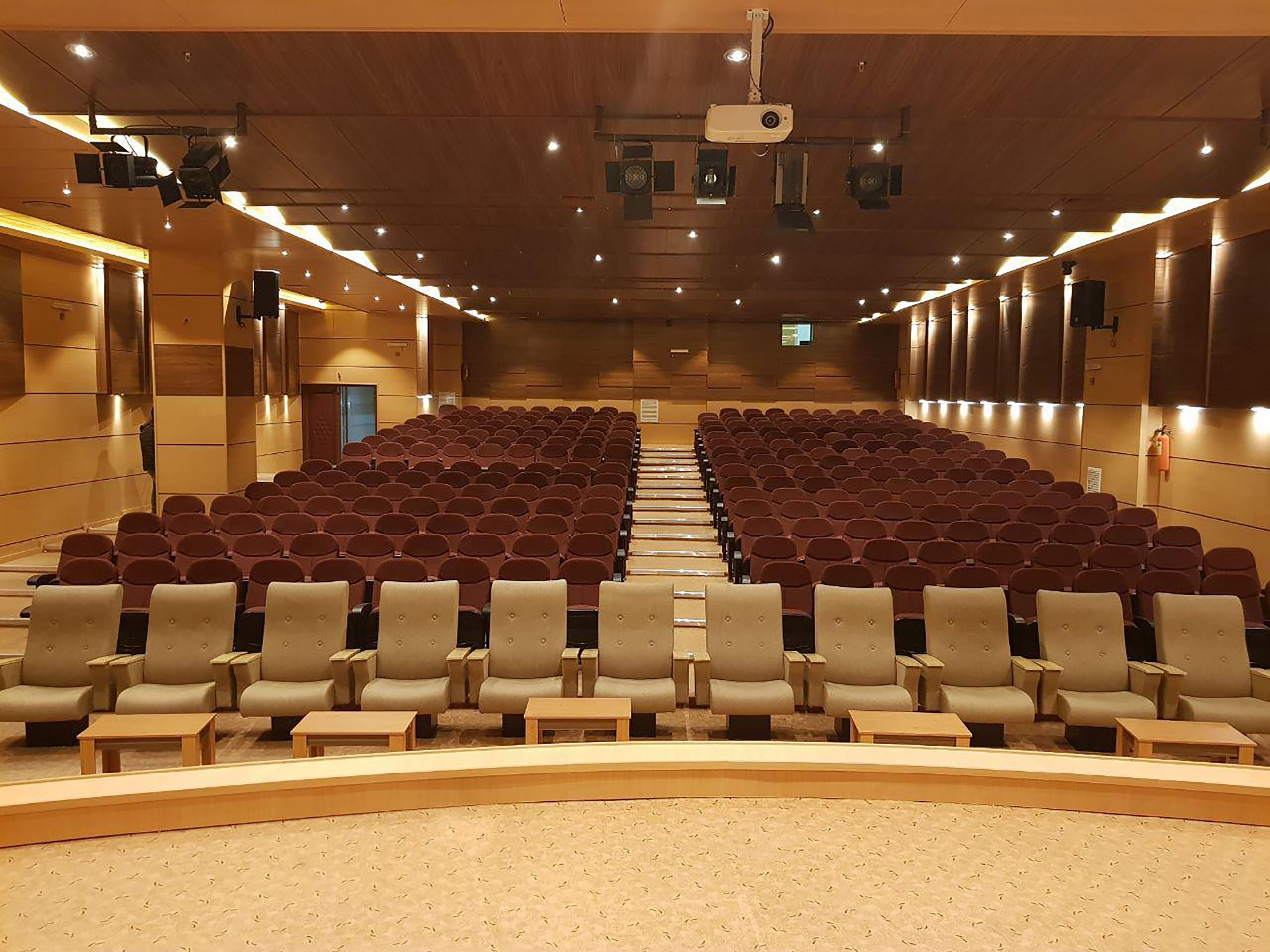 چیدمان صندلی سالن همایش